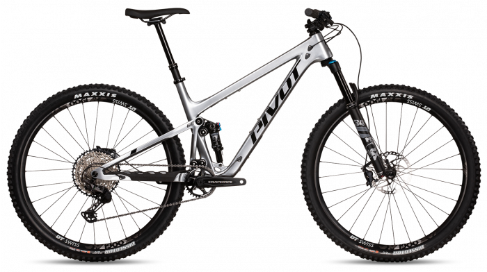 Pivot Trail 429 RACE XT 2022 Silver, fulldempet stisykkel